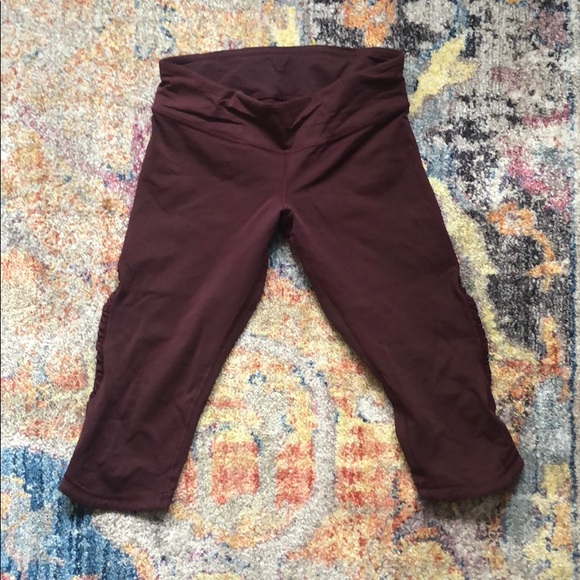lululemon athletica Pants - Lululemon crops size 6